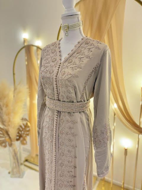 Caftan classique beige taupe, vue de face