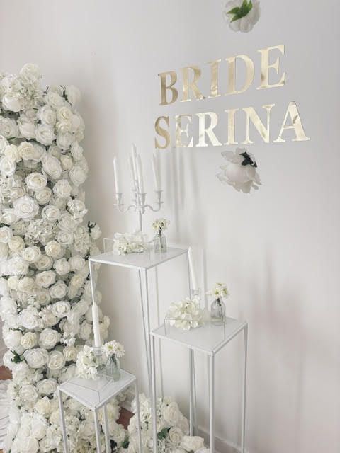 Bride Room, colonnes blanches et bougies