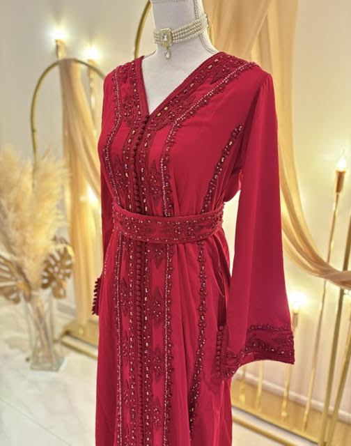 Caftan classique rouge bordeaux, détail des broderies