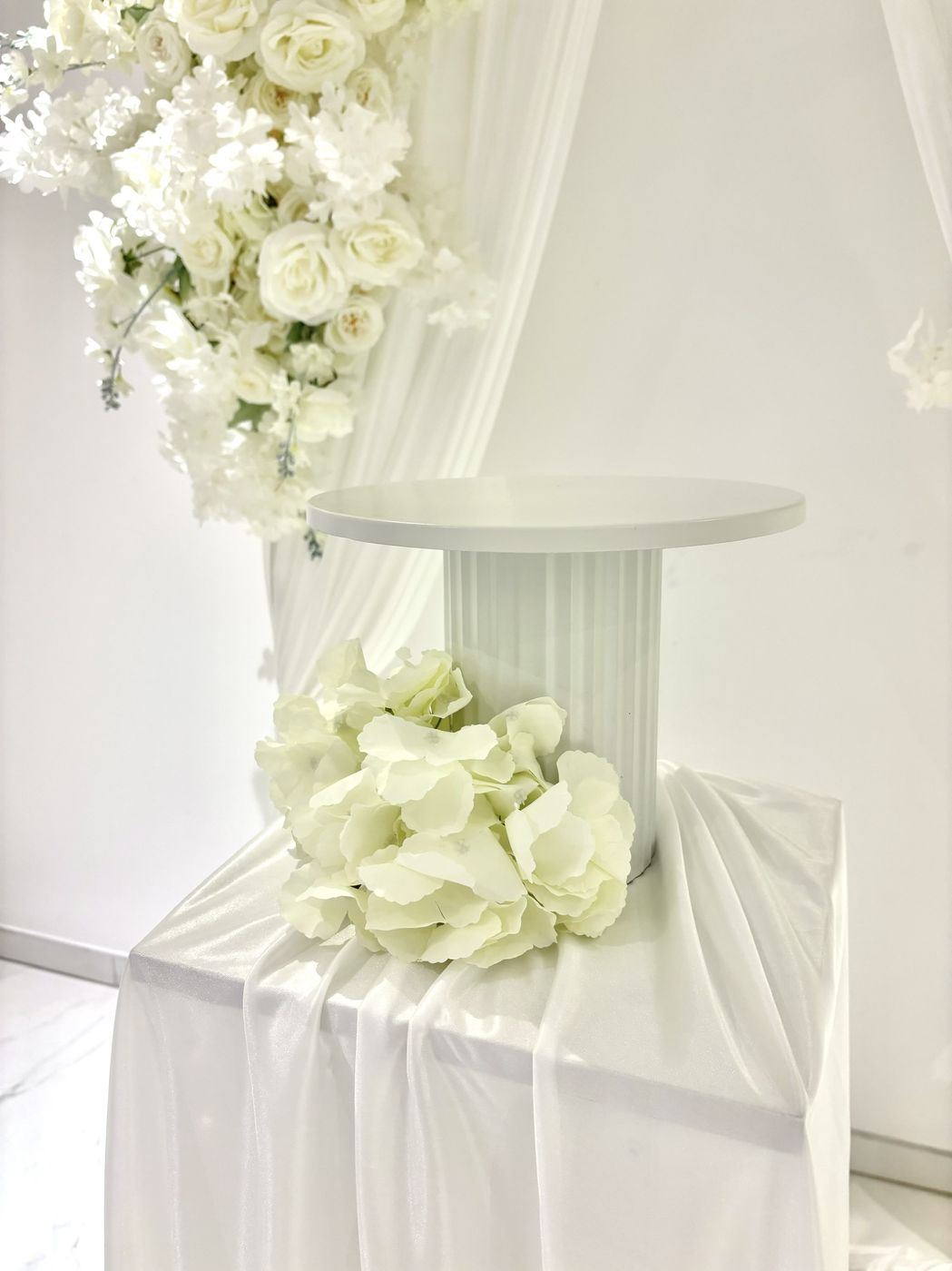 Arche blanche florale, détail hortensias blancs
