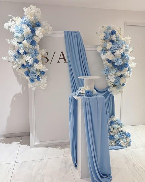Décor bleu floral, vue de face