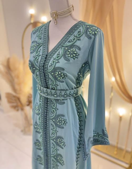 Caftan classique vert d’eau, détail de face