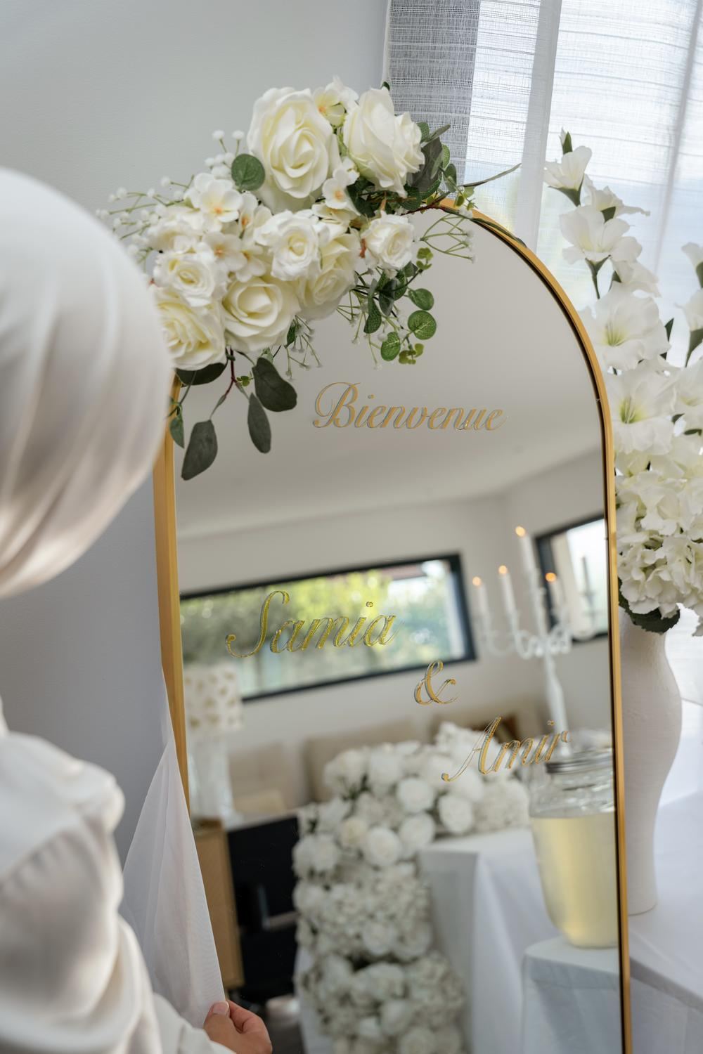 Miroir doré personnalisé, détail calligraphie
